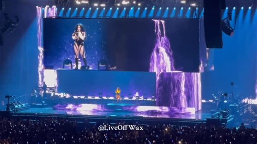 Live Off Wax on Instagram: "@sza performs ‘Weekend’ live & the girlies nearby clearly were loving this one as you can hear 🗣️ #liveoffwax #sza #vinyl #livemusic #concert"