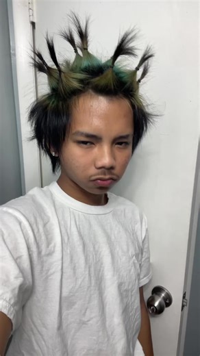 FOREST GREEN #dyedhair #iroiro #ghostroots #transition #green | hair transition