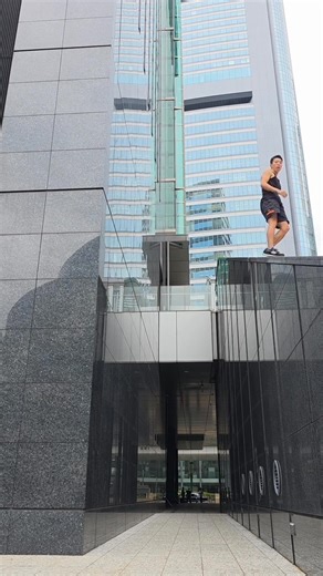 Tokyo clips no.8/8🦎🦎 Gecko Climb at the building #parkour @tomparkour10 | Parkour