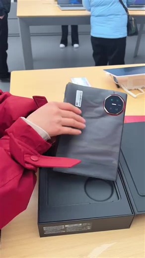 Unfolding Endless Possibilities with Tri-Fold Design