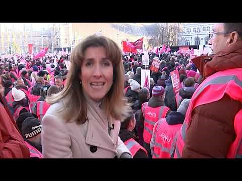 Royal Mail strike: Thousands of postal workers attend rally in London | 5 News