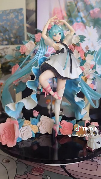 Exploring Hatsune Miku's Ballerina Figure 🩷