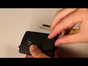 How to change the battery of a Renault Clio key.