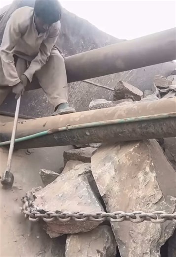 Stone crushing isn’t just work… it’s risking life every single day. #s#stonecrusherj#jawcrusherr#rockcrusherWelcome to our channel, where we showcase the latest in heavy machinery and industrial equipment! In this video, we’re featuring the satisfying stone crushing process, using a giant rock crusher machine. If you’re looking for a relaxing and calming experience, you’ve come to the right place. The sound of the crusher in action, combined with the sight of the rocks being crushed into smaller