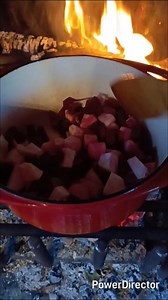 Recette : Sauté de céleri rave et betterave rouge J'ai adoré Simple et efficace, rapide et délicieux Une autre façon de consommer de la betterave rouge et du céleri rave | Laurence Vasse