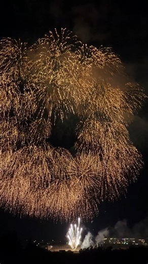 16" and 19" shell of shells during the 2025 festa in Mosta Massive power and perfect timing 🤩🇲🇹 Thanks for the footage @lukefarrugia_26 #mosta #malta #santamarija #festa #fireworks #maltesefireworks #shellofshell #pyroshow #pyrolovers #tradition #artoffire #fireworksvideo | Pyrobase