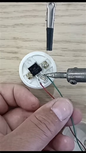 1M views · 12K reactions | Automatic Light On Off Circuit #reels #viral #electronics #diy #ideas #creative #technology | Electronics World Learning | Facebook