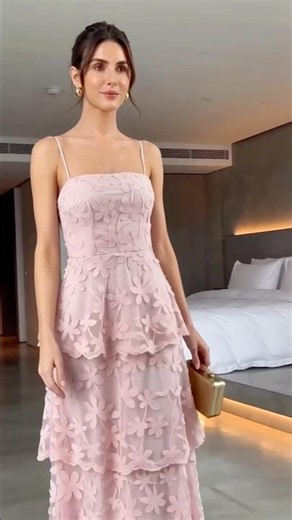 Effortlessly Pink: The Must-Have Floral Midi Dress for Wedding Guests! 🌸