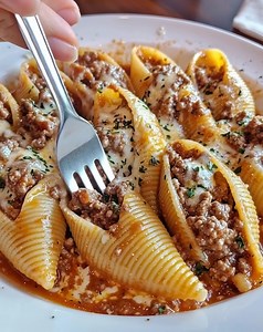 34K views · 109 reactions | Cheesy Beef Stuffed Shells 燎 A hearty,...