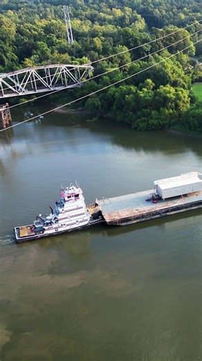 Another successful move for the books! 💪 Our Barnhart team offloaded a 400,000-pound boiler from a barge after its long journey from Texas—then moved it 40 miles to Monroeville using specialized trailers and gantry systems. Every mile, every lift, and every bolt mattered. That’s the Barnhart standard—safe, precise, and reliable heavy lifting solutions you can count on. Learn more about what goes into moving massive equipment safely: https://ow.ly/Xrtj50XhFV2 #HeavyLiftExperts #BoilerTransport #