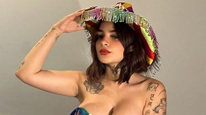 Karely Ruiz promete fotos y saludos gratis en una ajustada lencería azul que levanta suspiros