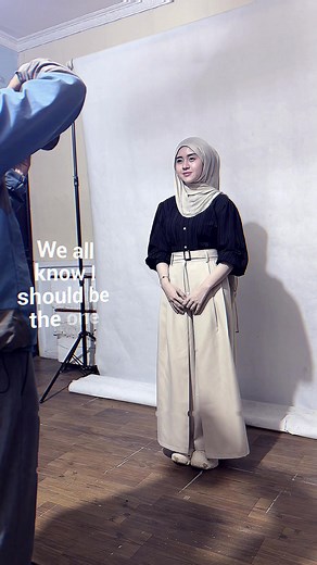 Latar Putih: Arti, Fungsi, dan Cara Membuat Foto Latar Putih di HP
