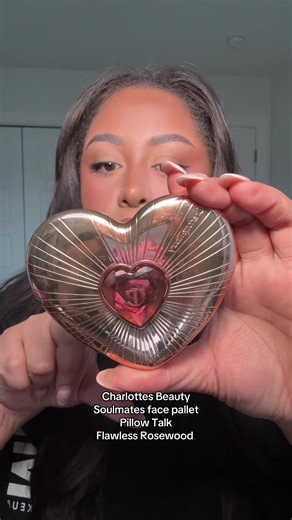 This is exactly how you use a #transitionblush QUICK EASY AND WITH 1 PRODUCT @Charlotte Tilbury #charlottetilbury #blush #paintedbyesther