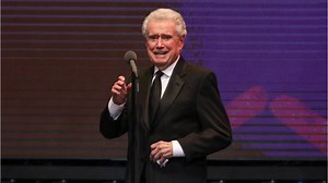 ‘We lost a legend:’ Celebrities pay tribute to Regis Philbin - National | Globalnews.ca