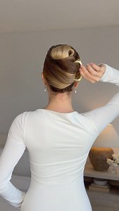 17K views · 8.1K reactions | easy French twist with a French hair pin❤️ #hairstyles #hairtutorial #frenchtwist #longhairstyles #hairvideo | Alex Gaboury | Facebook