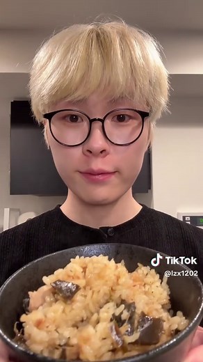 【昆布を煮たマグロの缶詰ご飯】マグロの新鮮な味と昆布の香りがもちもちしたご飯に絡み合って、ほのかな甘さで、とてもさわやかです！#炊飯器レシピ #簡単料理 #cooking #レシピ #自炊