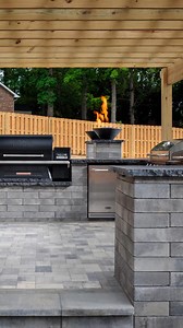 🌟 Check out this project from SunSouth Carolinas! ✨ With Dimensions, Melville Wall, and Origins, they've crafted a modern fire pit area, a stylish poolside bar, and an incredible kitchen space. 🏡🔥 Outdoor living at its finest! 👌 Use #'s to find more projects with these products! #BelgardDimensions #MelvilleWall #BelgardOrigins 📸: Chipper Hatter | Belgard Outdoor Living