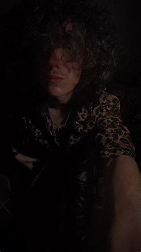 Exploring 1980s Glam Fashion Trends