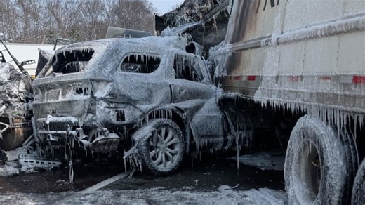 Serious multiple-vehicle collision on Highway 401