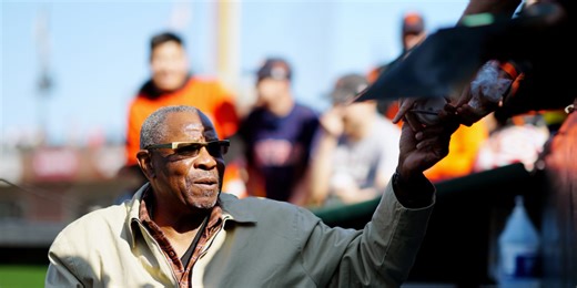Dusty joins Giants' front office: 'It's good to be back home'