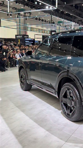 Look for the 2027 @kiausa Telluride to make its first Chicago appearance at #CAS2026 Bigger, bolder, more tech and new powertrain options. Coming soon to dealers!! 👍 or 👎 on the redesign? #kiatelluride #kia | The Chicago Auto Show