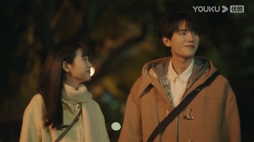 “My boyfriend is the best in the world!” Sweet girl shows her love with straight and the handsome guy is shy “我男朋友世界第一好！”甜妹直球示爱，帅哥都害羞了 #WhenIFlyTowardsYou #当我飞奔向你 #周翊然 #张淼怡 #南玉卿心 | 恋爱剧场