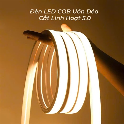 🌈Đèn LED COB Uốn Dẻo, Cắt Linh Hoạt 5.0 💥Chi tiết: https://www.muasamthongminh.one/ledcod ------------------------- 👉Cắm điện 220V trực tiếp – không cần adapter, siêu tiện lợi. 👉Cắt theo ý muốn, vẫn sáng đều – không chập, không đứt mạch. 👉Silicon mềm dẻo, uốn cong – bẻ góc thoải mái, không gãy không hỏng. 👉Chống nước IP67 – dùng tốt cả trong nhà và ngoài trời. 👉Ánh sáng Neon mịn, đều, không chói – tạo hiệu ứng cực chill cho decor. 👉Decor đỉnh cao – Biến mọi góc nhà thành điểm nhấn ánh sá