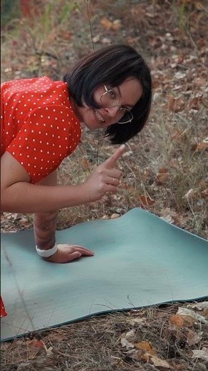 FOREST STRETCHING | EVELINA’S GRACEFUL FLEXIBILITY UNDER THE SUN