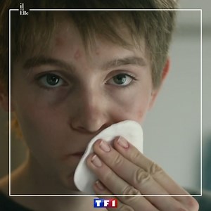 Julien confie à ses parents être une fille née dans un corps de garçon. Sabine et Cédric sont confrontés à un dilemme insoluble : accompagner leur enfant dans une transition vers le genre féminin ? Ou continuer d’essayer de lui faire accepter son corps tel qu’il est ? #IlEstElle, votre nouvelle fiction avec Odile Vuillemin, Jonathan Zaccaï et Andréa Furet, lundi 01/11 à 21:05 avec France Bleu | TF1