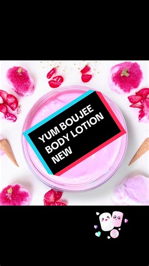 Yum Boujee Body Lotion - Marshmallow & Strawberry Cream Our new vegan body lotion includes natural plant-based ingredients. Blended with almond oil, water, vitamin E, emulsifying wax, phenoxyethanol, and parfum for silky-soft, dreamy skin. 💗 Yum Boujee is a luscious celebration of modern femininity—sweet, radiant, and boldly boujee. It opens with a pop of sparkling Italian lemon and soft freesia, brightened by crisp apple and nectar-blushed blossoms. At its heart, juicy strawberry takes center 