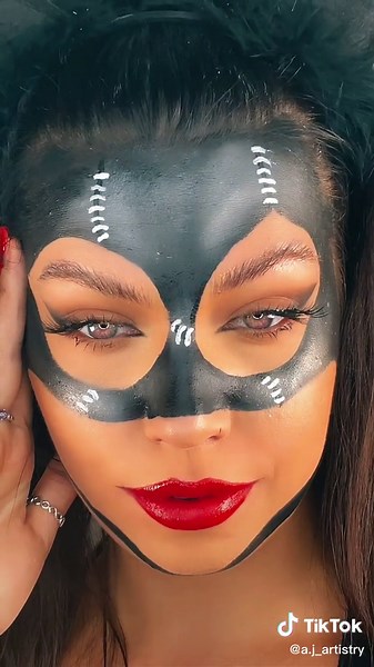 Catwoman Makeup Tutorial for Halloween Look