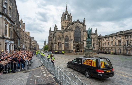 News Wrap: Queen Elizabeth II lies in state in Edinburgh