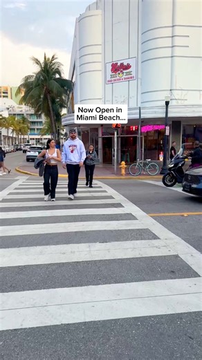 It’s finally here. New Orleans’ own Willie’s Chicken Shack has officially opened its doors in the heart of South Beach. Swing by for their famous fried chicken, signature frozen daiquiris, and a dose of NOLA soul right on Washington Ave. 📍 220 Española Way, Miami Beach, FL | Camille's Miami