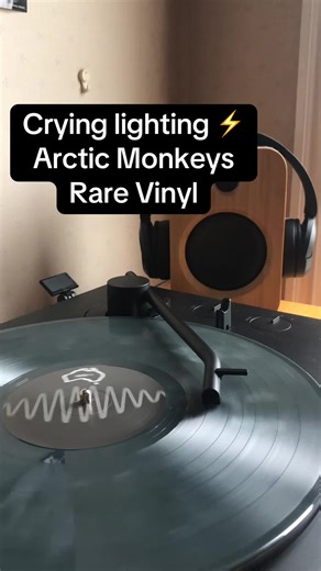 One of humbugs best songs, on a rare bootleg copy. Personally dance little liar is the best off humbug. Curious what others think. #arcticmonkeys #openingnight #fyp