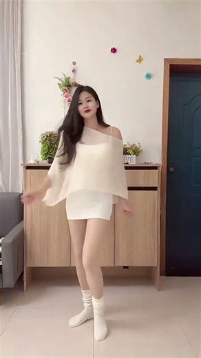 🔥 Beautiful Girl in White Dress Dance Performance 💃✨ | Elegant Dance Moves | #dance #viral #sorts