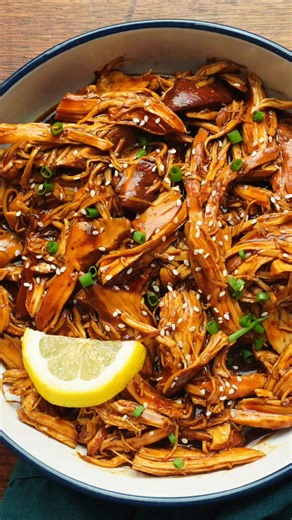 🍋 High Protein Slow Cooker Lemon Chicken 🐔 (46g protein per serving!) 👉🏻 Want the recipe? Just type RECIPE and I'll send it to your DMS 👈🏻 This one’s fresh, flavourful, and high in protein without trying too hard. Juicy chicken thighs slow-cooked in a light, garlicky lemon sauce with herbs, onion, and a cheeky splash of stock. Minimal effort, maximum 46g of protein. Perfect for meal prep, low-carb days, or just pretending you’re the kind of person who has a herb garden and knows what “zest