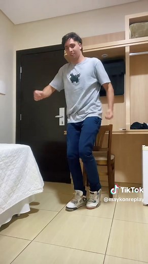 Maykon Replay Performs Beggin' in Original Version