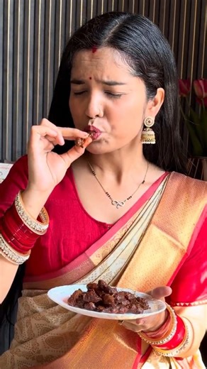 Khatti meethi Imli aur khushkhabri 🫨🫨 #shortsfeed #shorts #nayibahu #easyrecipe #imli #viralrecipe