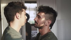 Schwule Jungen paaren sich und küssen: Stockvideos & Filmmaterial (100 % lizenzfrei) 1054970723 | Shutterstock