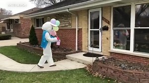 Easter Bunny makes house calls in Chicago area to help families celebrate during COVID-19 pandemic
