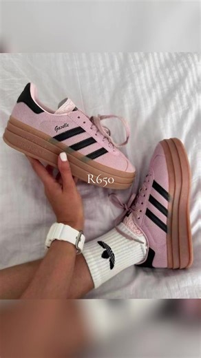 Anyway I wear what I sell. The last slide with green sneakers those are my feets.#manssneakers #durbanrunner🚚📍 #mandy