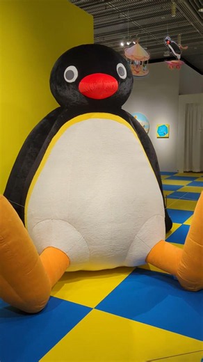 迫力満点の巨大ピングー ピングー展の大型展示