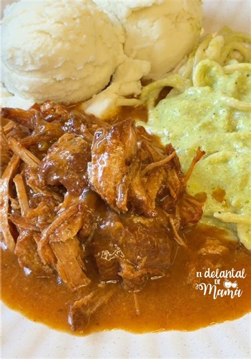 Pierna navideña en olla lenta para tu cena de año nuevo, TIENES QUE PREPARARLA 🤤💯👌🏼✨ Ingredientes (por cada 3 kg de pierna de puerco SIN HUESO Y CRUDA): • 1 pieza de pierna de puerco cruda 3kg (en trozos grandes) • 1 lata de sopa de cebolla • 1 frasco de mermelada de chabacano • 1 frasco chico de aderezo Mil Islas (aprox. 300 ml) • 2 cubos de consomé sabor res de costilla • 1 cucharada de pimienta • 1 cucharada de ajo en polvo • 4 a 6 cucharadas de chipotle molido (al gusto) 1 chorrito de ju