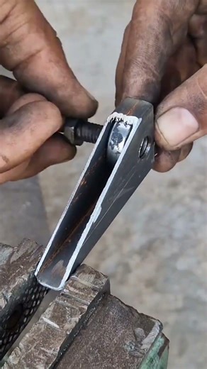 How to Make a Strong Sliding Gate Roller Easily!