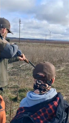 First Rabbit Hunt EVER in Spain! 🎯 Clean kill #spainhunting #rabbithunting #CazaEspaña