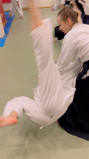 3K views · 307 reactions | Soft and dynamic #aikido #aikidoka #aikidoaikikai #aikidodojo #aikidotraining #aikidowoman #aikidoclass #aikidogirl #aikidotechnique #aikidô #flow #energy #gentle #dynamic #japanesemartialarts #martialarts #japan | Aikido Club AKIRA | Facebook