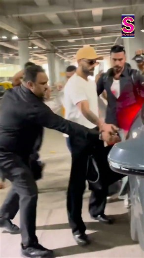 Virat Kohli Arrives In Style With His Signature Swag | RCB | IPL | N18S