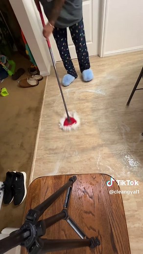 Lemon Bleach Mop for Effective Floor Cleaning