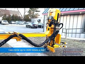 Labrie Automizer Side-Loader with ReliaMAX™ Automatic Lubrication System in Action