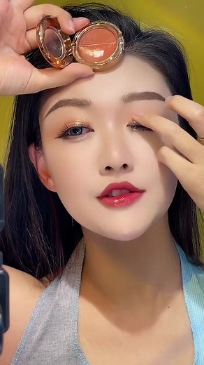 Stunning Two-Tone Eyeshadow Tutorial